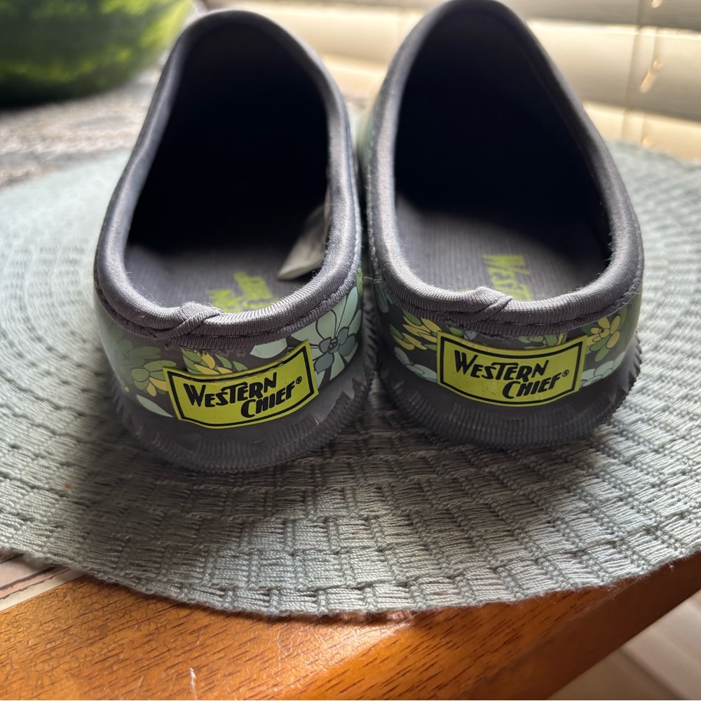 Western Chief Gardening Shoes - Picture 2 of 6